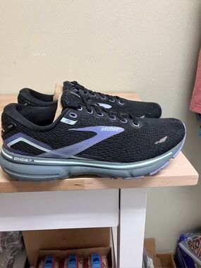 Brooks Ghost 15 Women’s Sneakers - Black with Lavender Accents